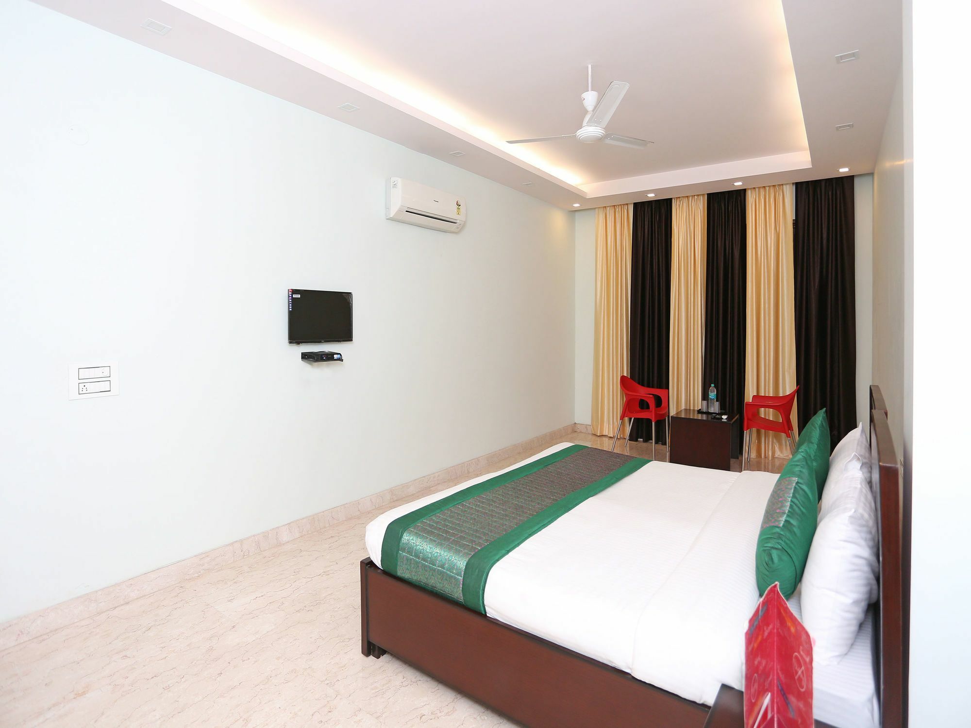 Oyo 9664 Sector 48 Hotel Gurgaon Exterior photo